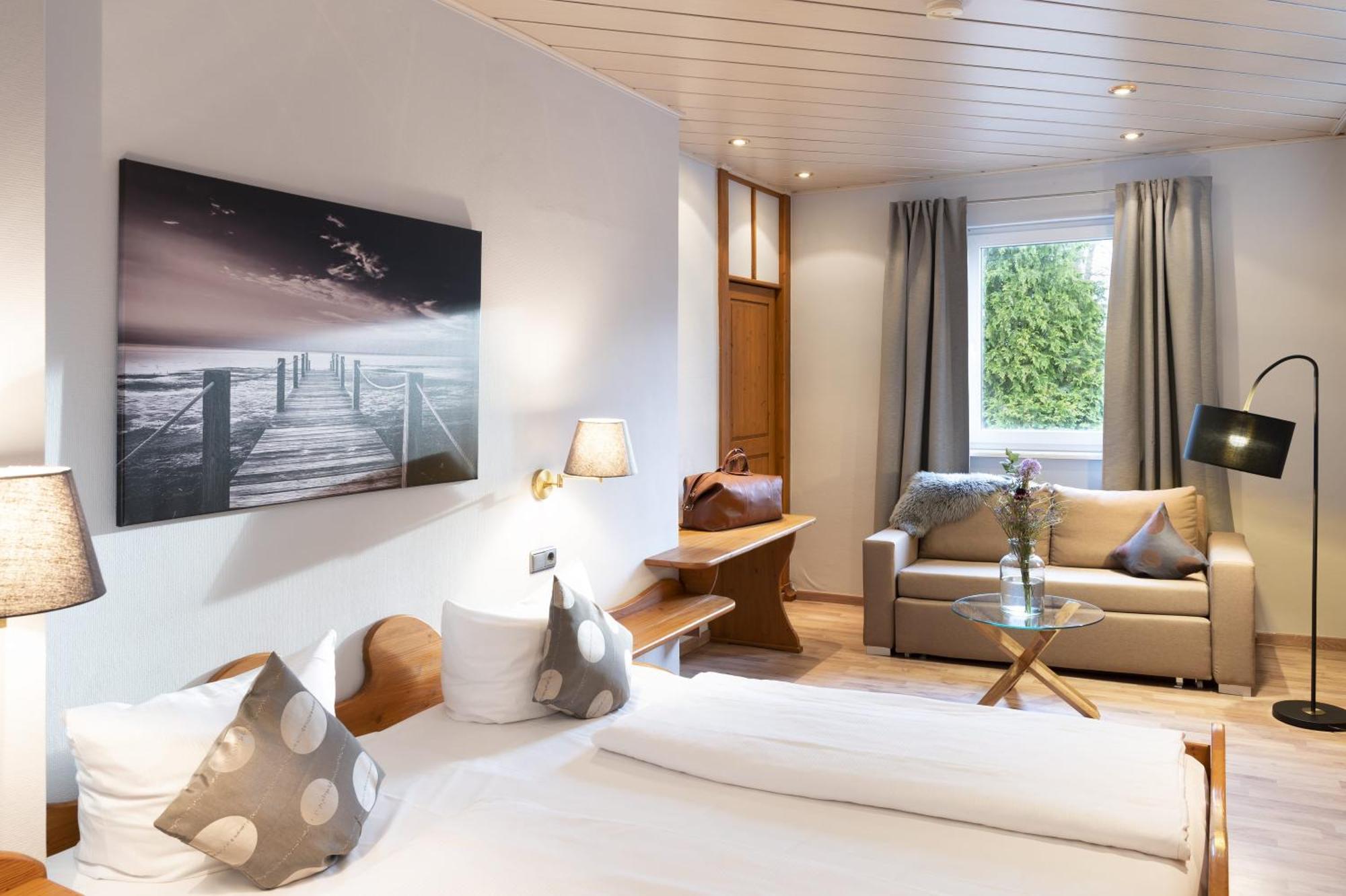 Landhotel 3Kronen Adelsdorf Eksteriør bilde