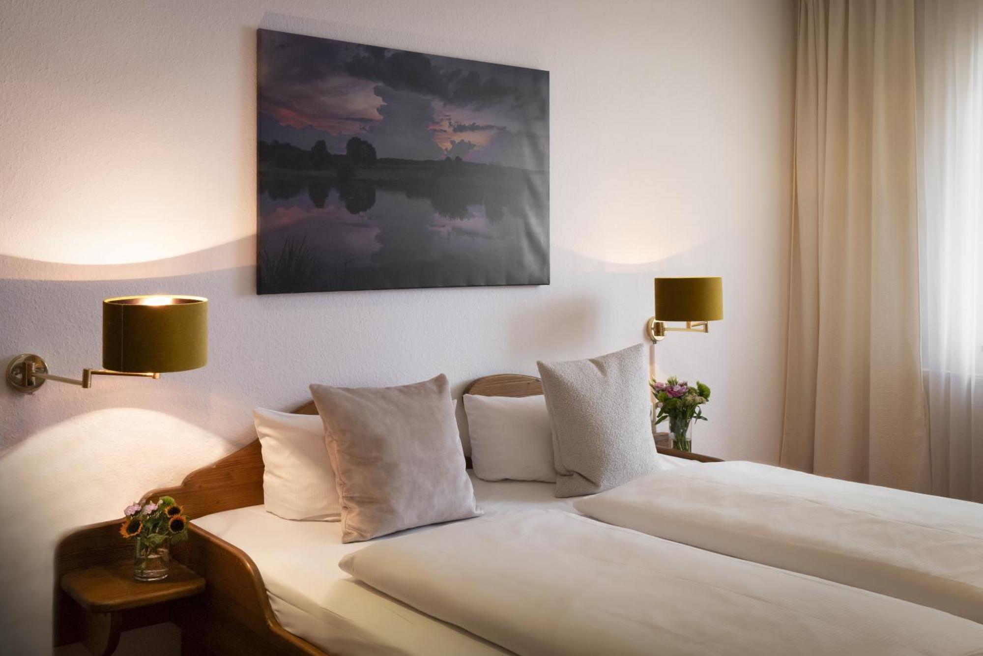 Landhotel 3Kronen Adelsdorf Eksteriør bilde